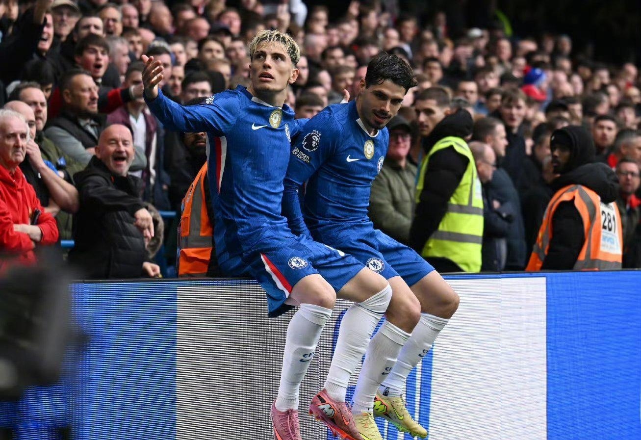 法国足坛最年轻职业球员：尤文马竞关注昂热15岁前锋迪亚洛