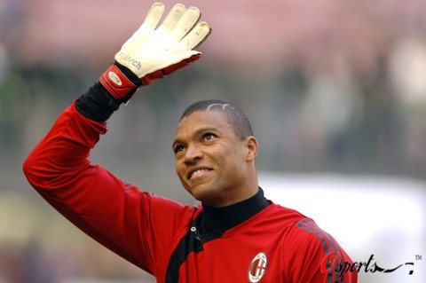 足球中超新赛季开幕在即，各队主场相继升级（中超新赛季将启幕，各队主场纷纷焕新）