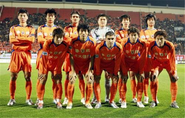 荷兰杯战报：17岁莫基奥双响，阿贾克斯7-2狂胜马特路易斯（荷兰杯：17岁莫基奥梅开二度，阿贾克斯7-2大胜马特路易斯）