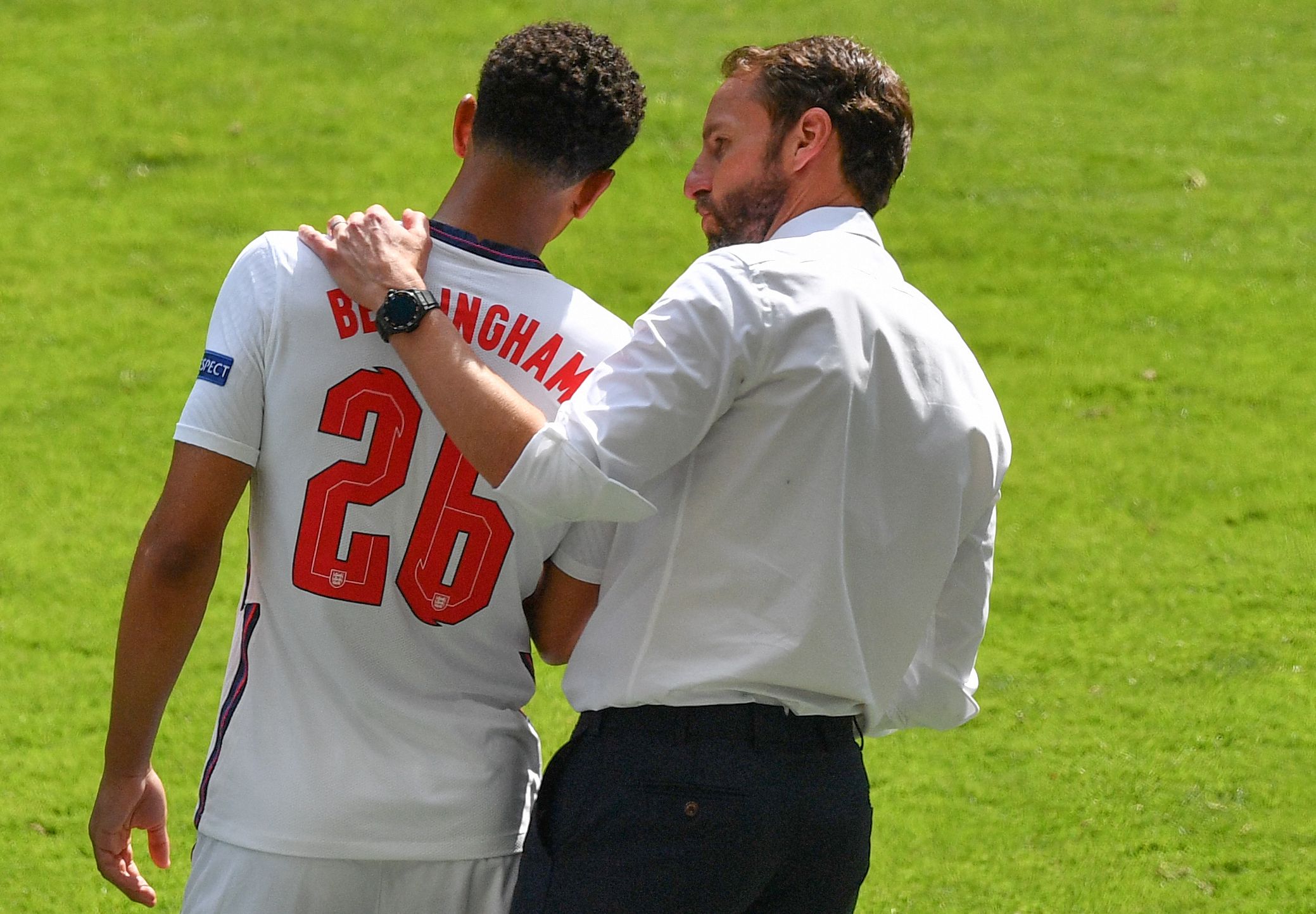 记者：富安健洋已与阿贾克斯就一份短期合同达成一致