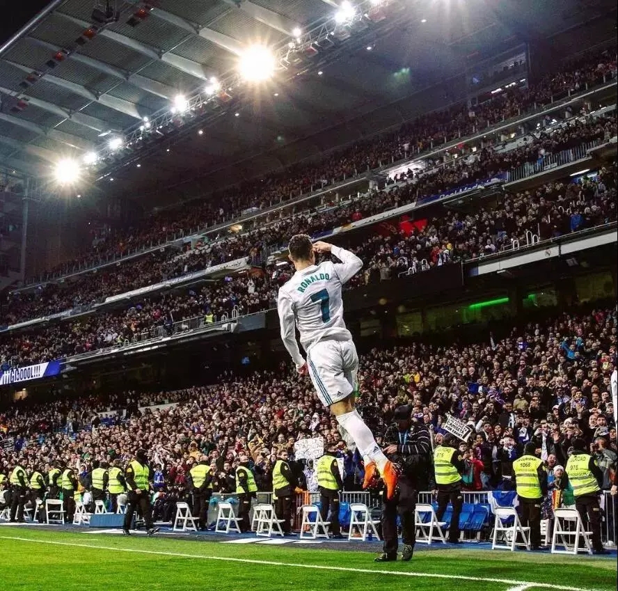 2025／26赛季英超：纽卡斯尔联4-1完胜埃弗顿，打破客场不胜魔咒（2025／26英超：纽卡斯尔联4比1击败埃弗顿，客场不胜纪录作古）