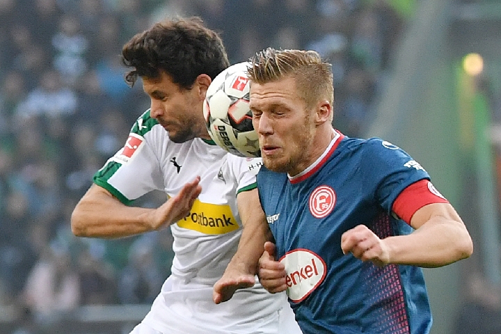 自威廉以来，埃斯特旺是首位连续3场欧冠进球的切尔西球员（埃斯特旺成为威廉后首位欧冠三连场破门的切尔西球员）