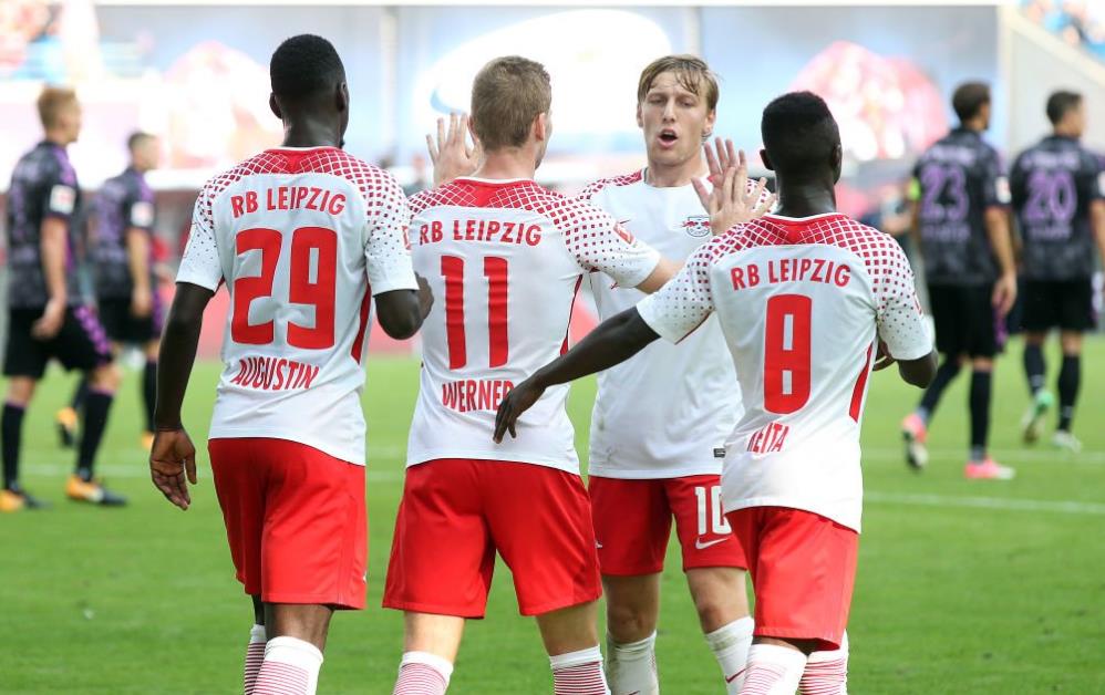 皇马向对手征求交换球衣意向单，姆巴佩、贝林厄姆最受欢迎（皇马征集对手交换球衣名单，姆巴佩与贝林厄姆最抢手）