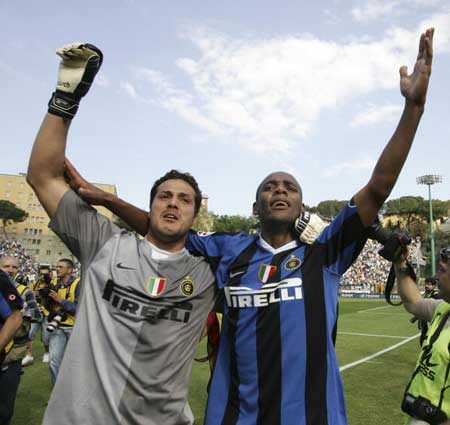 东体：足协曾考虑年初组织国足冬训，届时主教练也一并亮相（东体：足协曾计划在年初组织国足冬训，主教练将同期亮相）