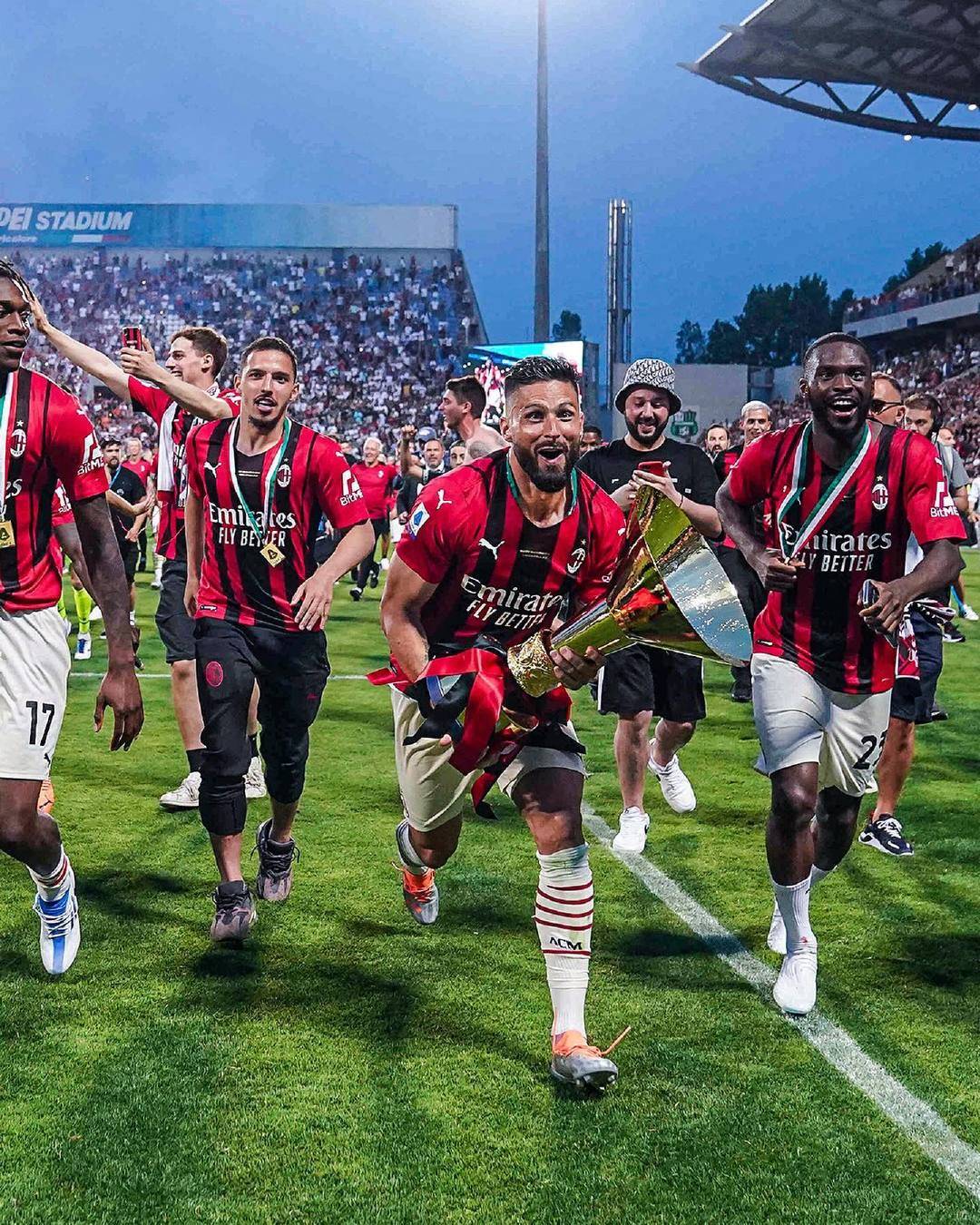 巴萨追平82年前神迹！25年37场西甲皆进球斩获102球（巴萨追平尘封82年纪录！近37场西甲场场破门狂砍102球）