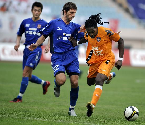 率升班马保级！官方：大连英博与主帅李国旭完成续约（官方宣布：率升班马成功保级的李国旭与大连英博续约）