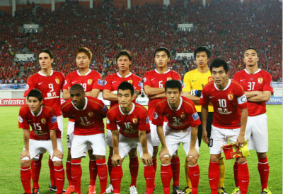 记者问批评球员是否担心更衣室反对，穆帅：你爸对你永远都很好？