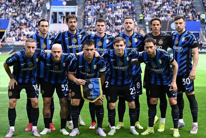 世欧预半场：齐甘科夫造险，乌克兰暂0-0冰岛（世欧预半场战报：乌克兰0-0冰岛，齐甘科夫屡造险情）